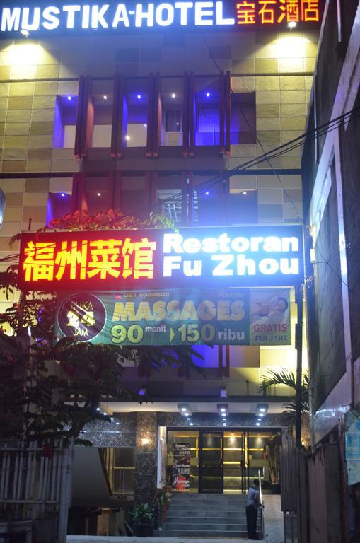 Mustika Gajah Mada Hotel ジャカルタ エクステリア 写真