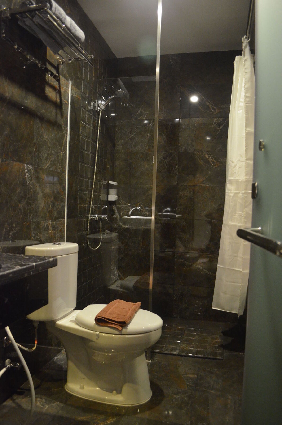 Mustika Gajah Mada Hotel ジャカルタ エクステリア 写真