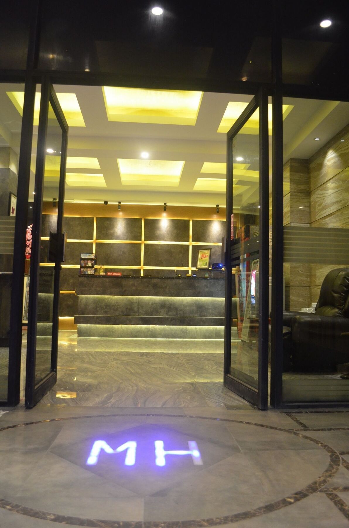 Mustika Gajah Mada Hotel ジャカルタ エクステリア 写真