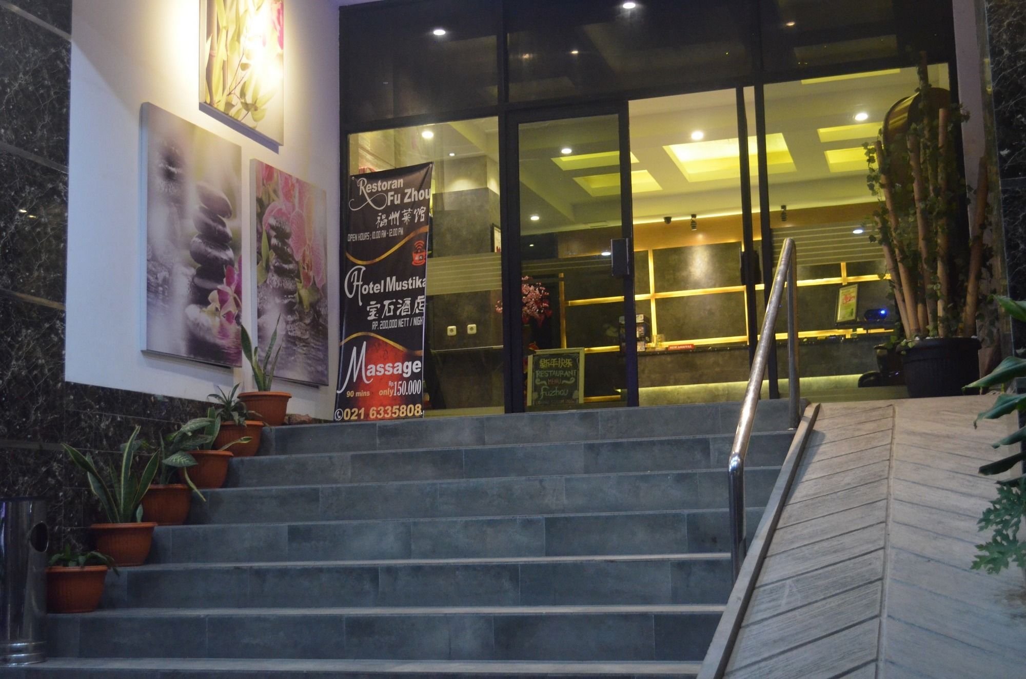 Mustika Gajah Mada Hotel ジャカルタ エクステリア 写真